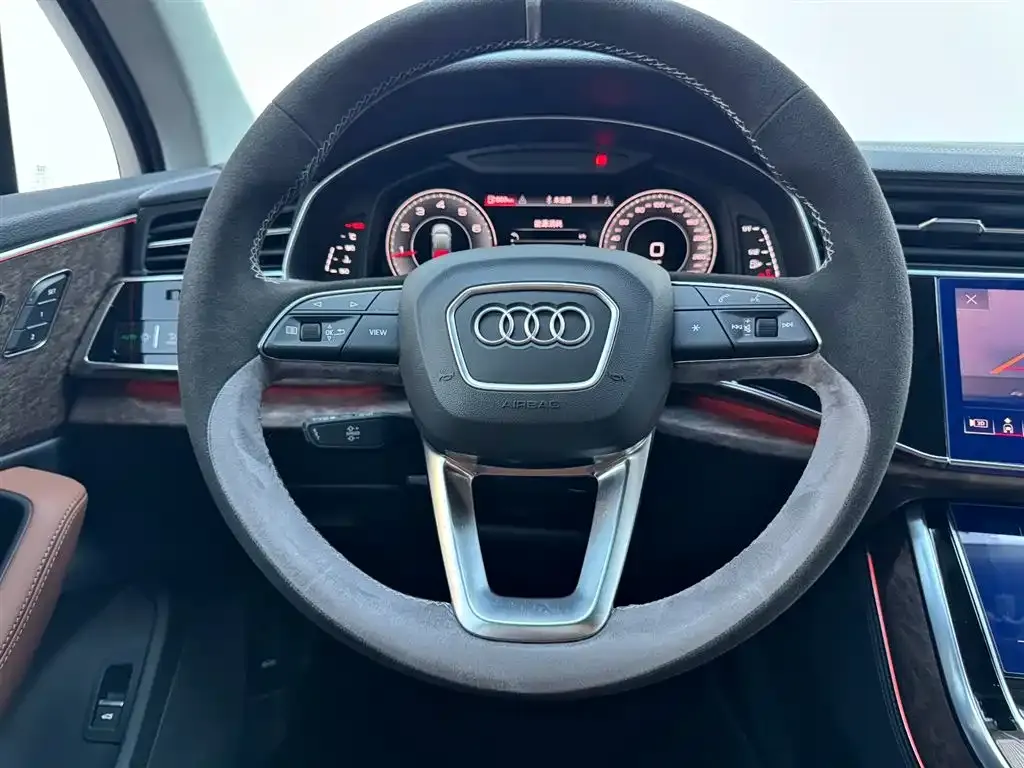 Audi Q7 — фото 7