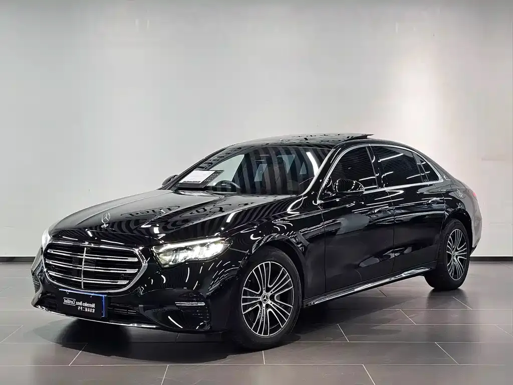 Mercedes-Benz E-Class — фото 1