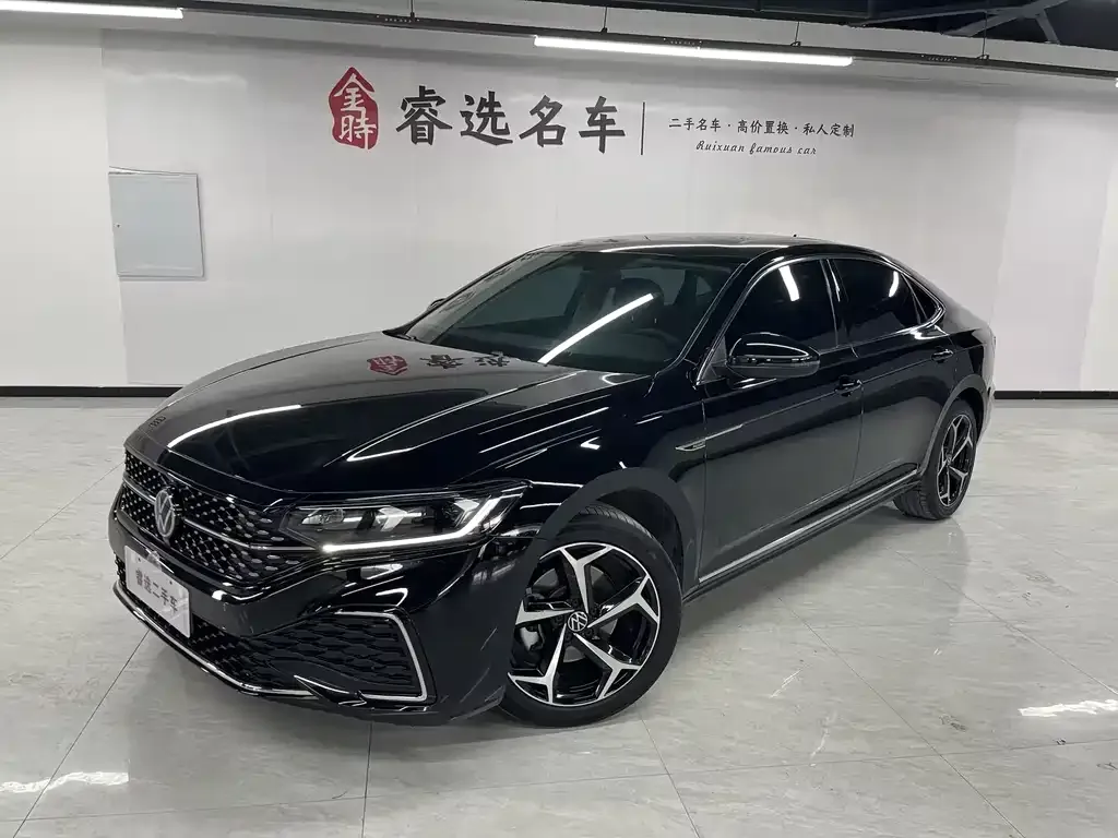 Volkswagen Passat — фото 1