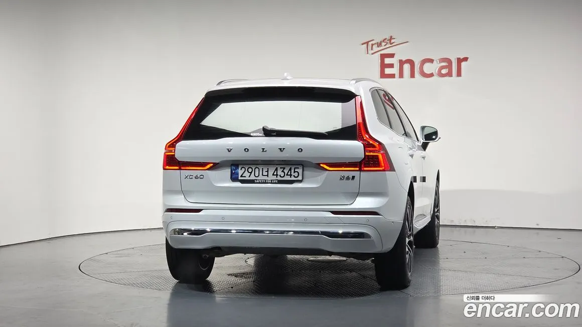 Volvo XC60 — фото 4