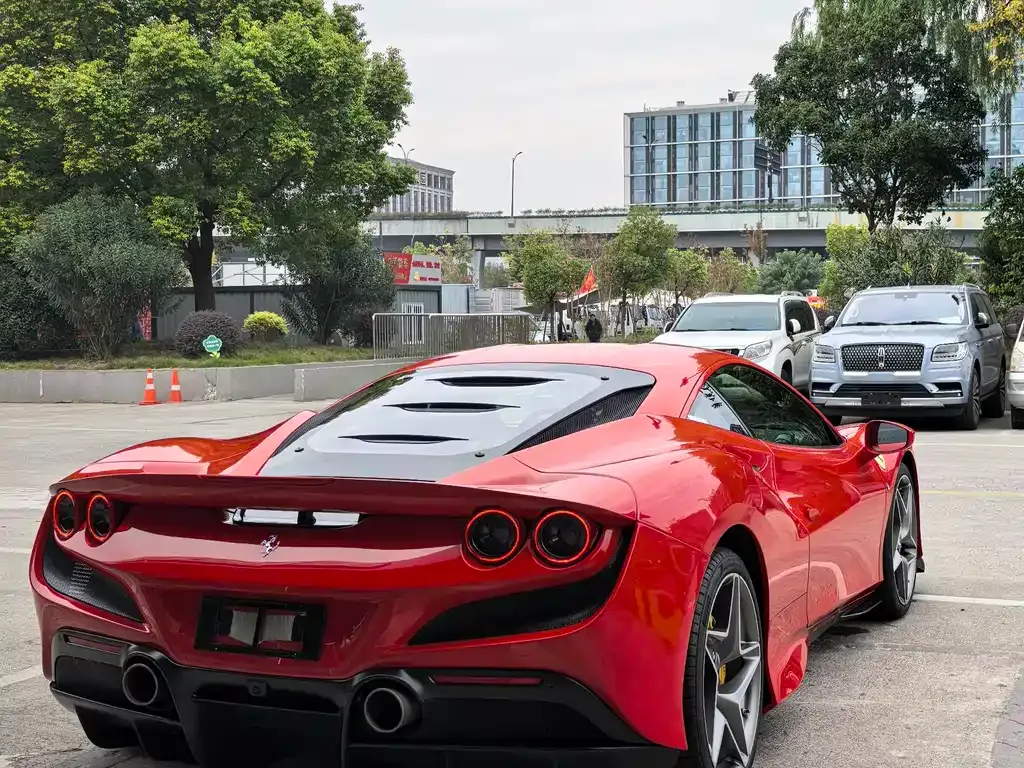 Ferrari F8 — фото 9