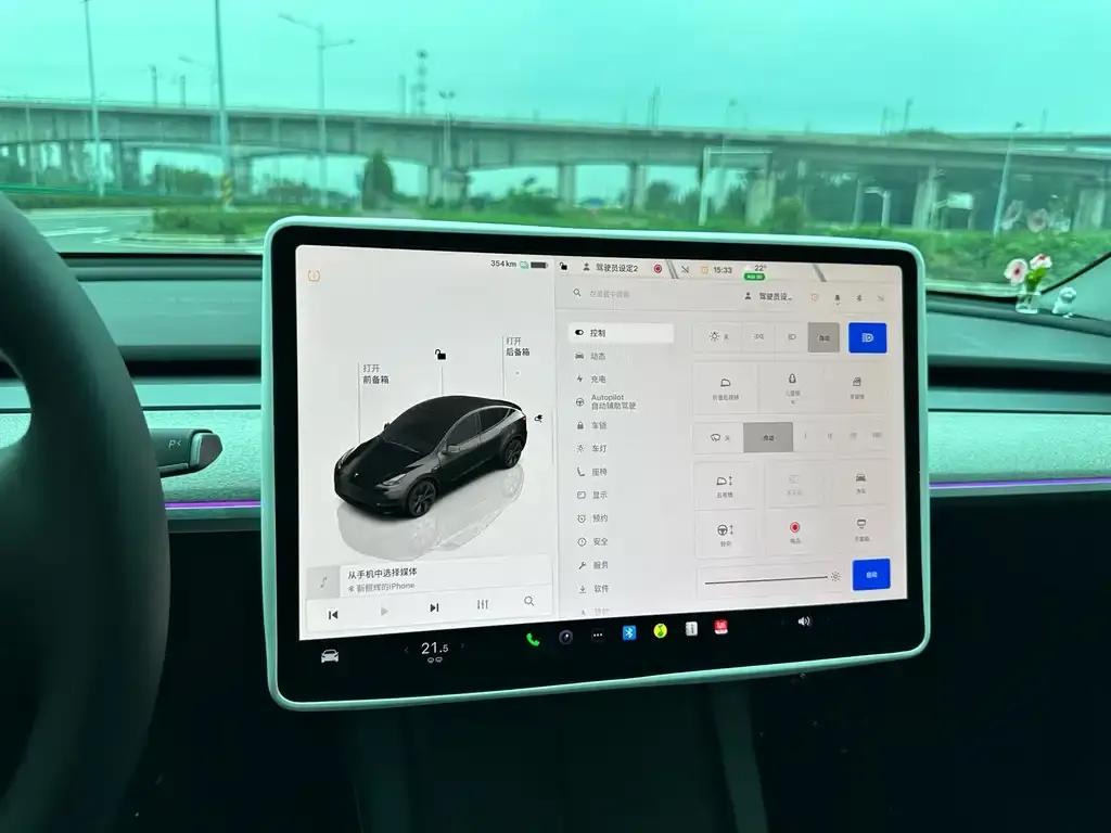 Tesla Model Y — фото 8
