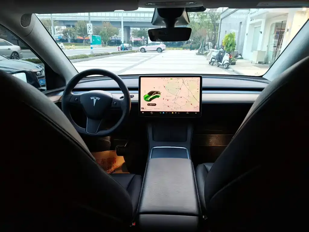 Tesla Model Y — фото 4