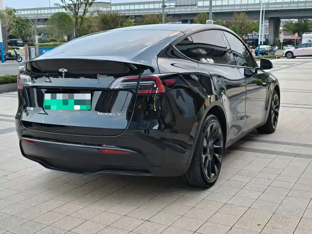 Tesla Model Y — фото 7