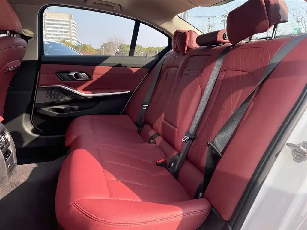 BMW 3 Series 2024 из CN, фото 10