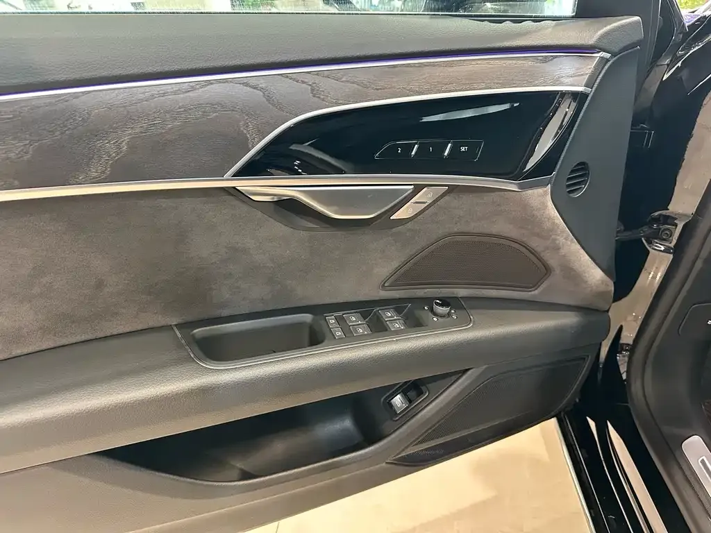 Audi A8 2022 из CN, фото 10