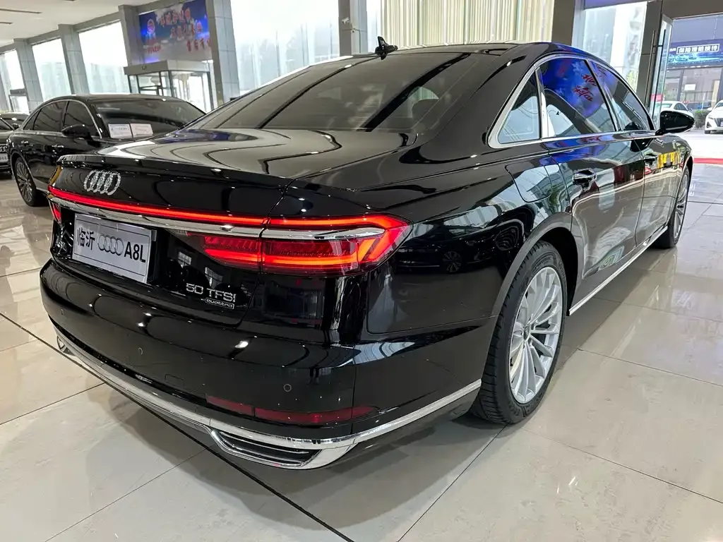 Audi A8 2022 из CN, фото 4