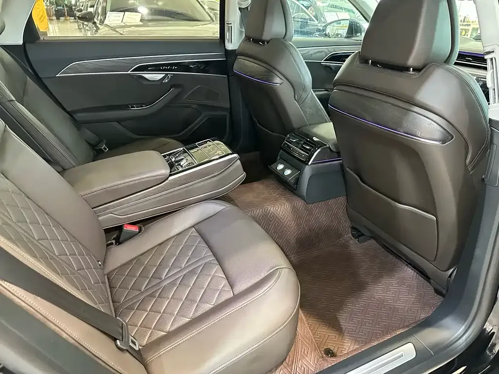 Audi A8 2022 из CN, фото 7