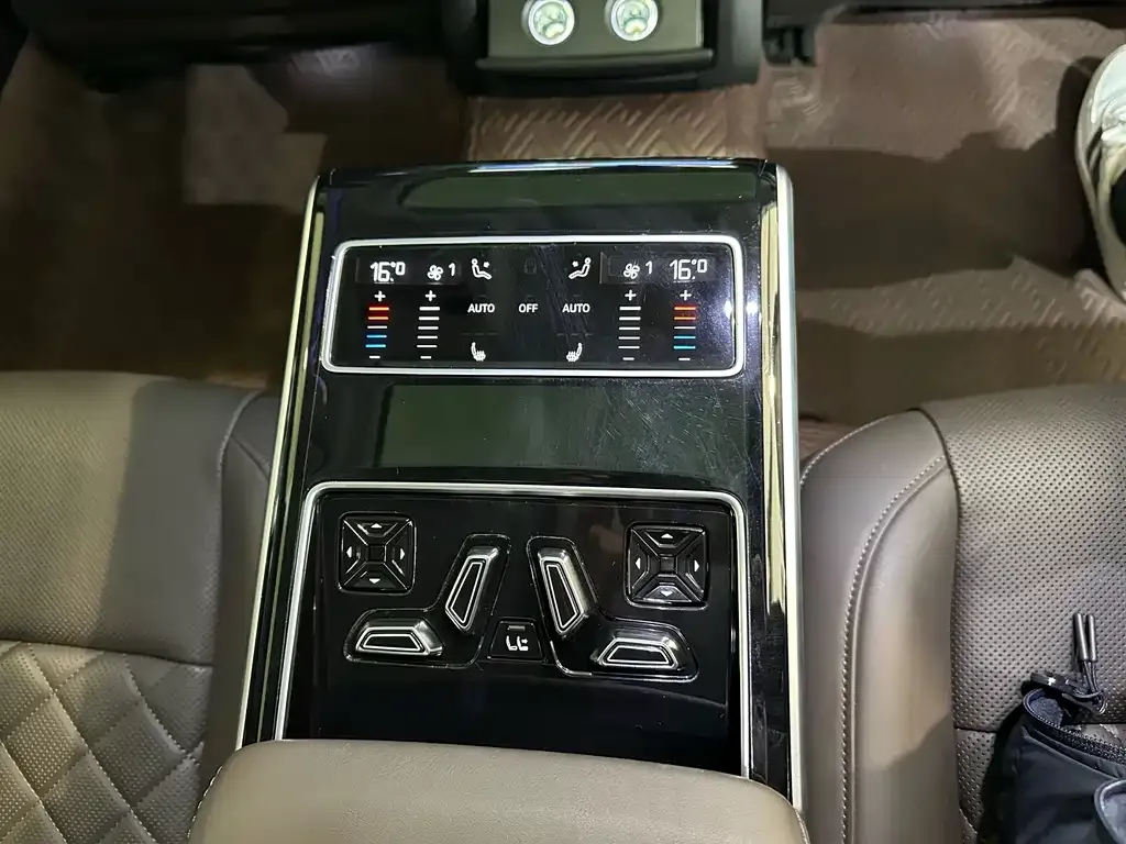 Audi A8 2022 из CN, фото 9
