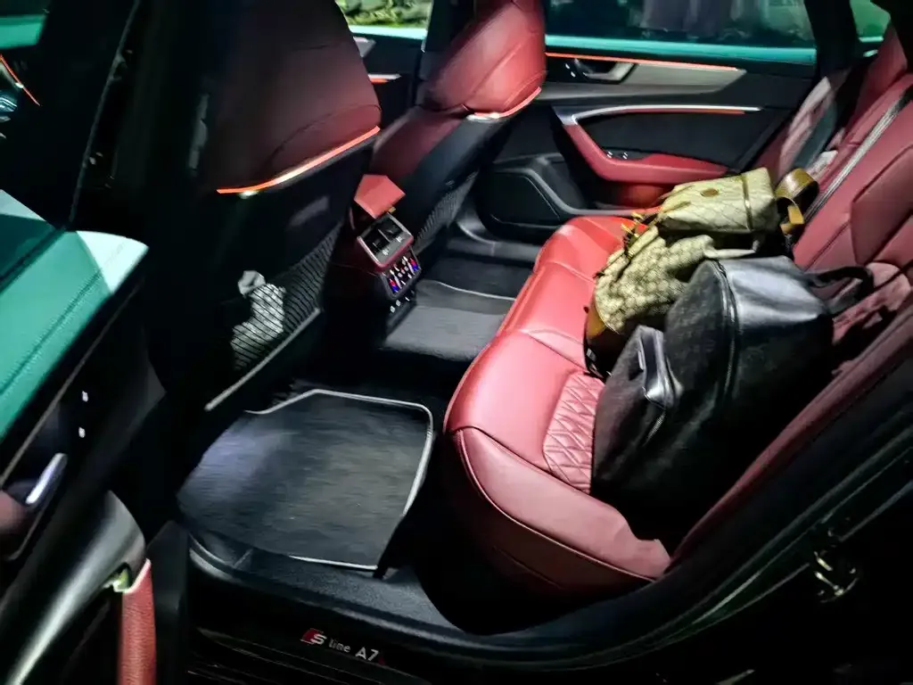 Audi A7L 2024 из CN, фото 4
