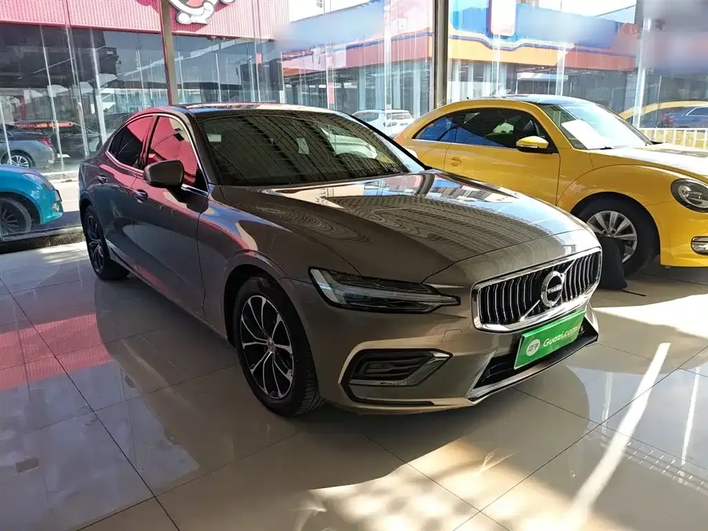 Volvo S60 2021 из CN, фото 4