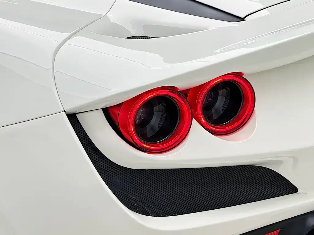 Ferrari F8 — фото 10