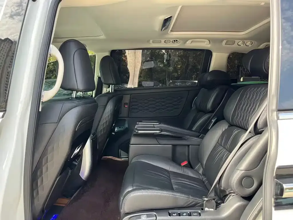 Honda Elysion 2023 из CN, фото 10