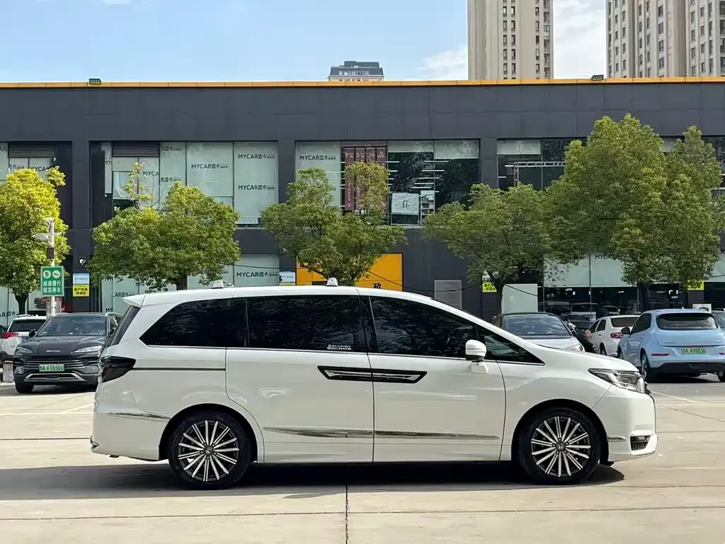 Honda Elysion 2023 из CN, фото 4