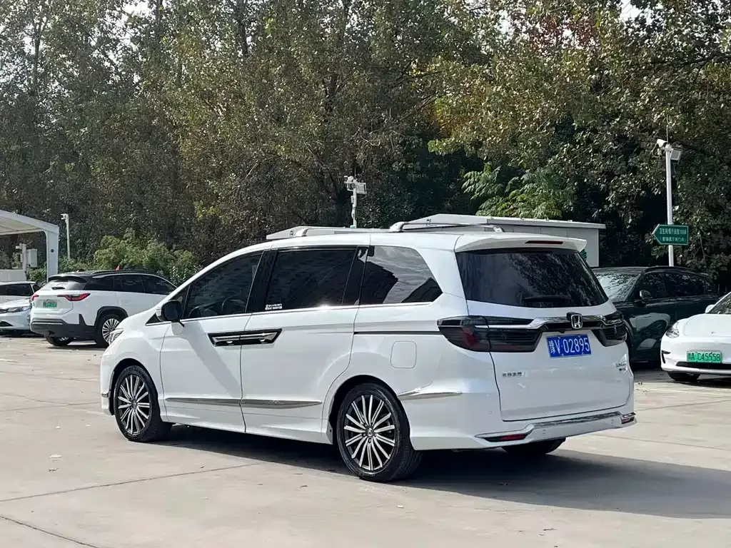 Honda Elysion 2023 из CN, фото 7