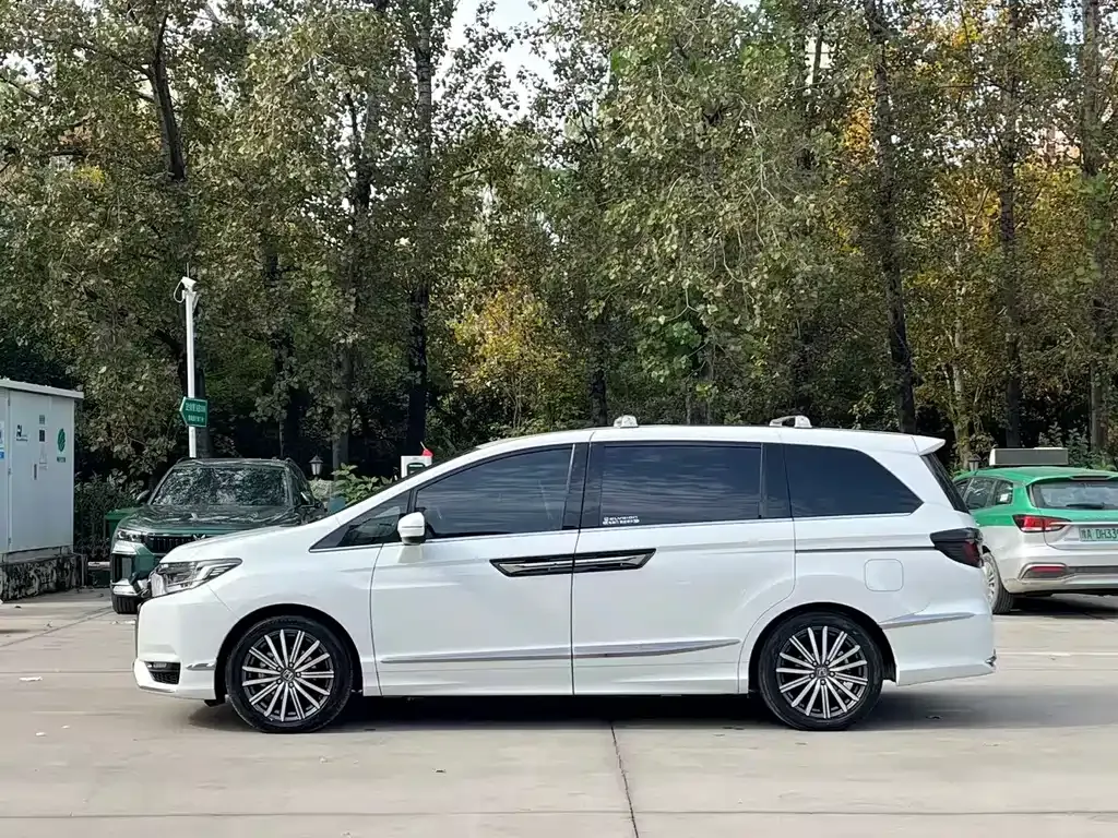 Honda Elysion 2023 из CN, фото 8