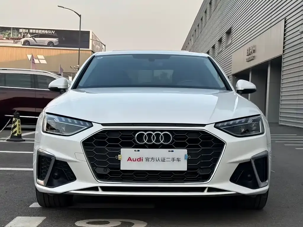 Audi A4L 2023 из CN, фото 2