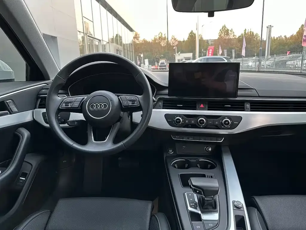 Audi A4L 2023 из CN, фото 7