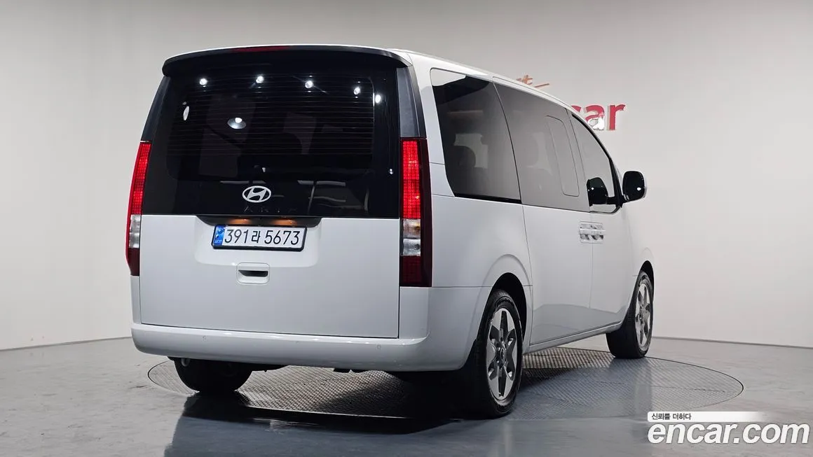 Hyundai Staria — фото 2