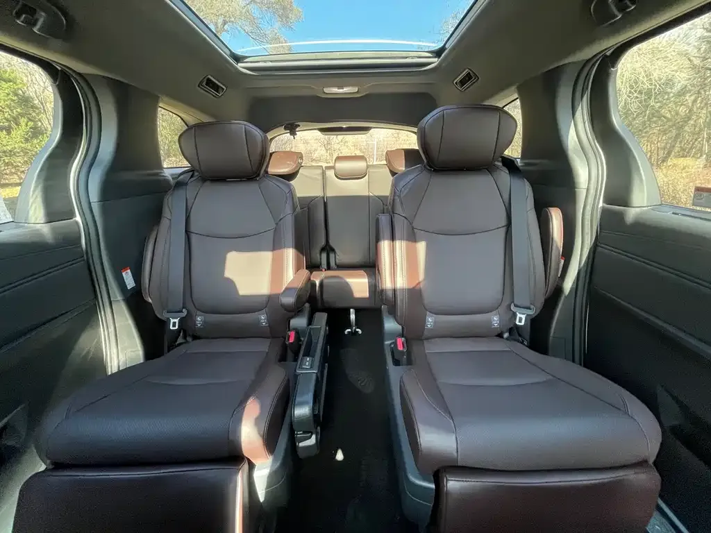 Toyota Granvia 2025 из CN, фото 10