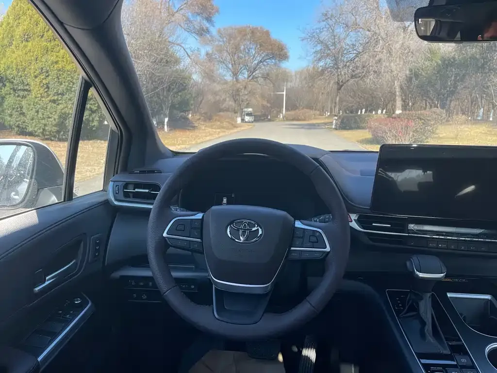 Toyota Granvia 2025 из CN, фото 6