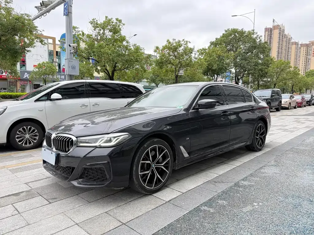 BMW 5 Series — фото 1