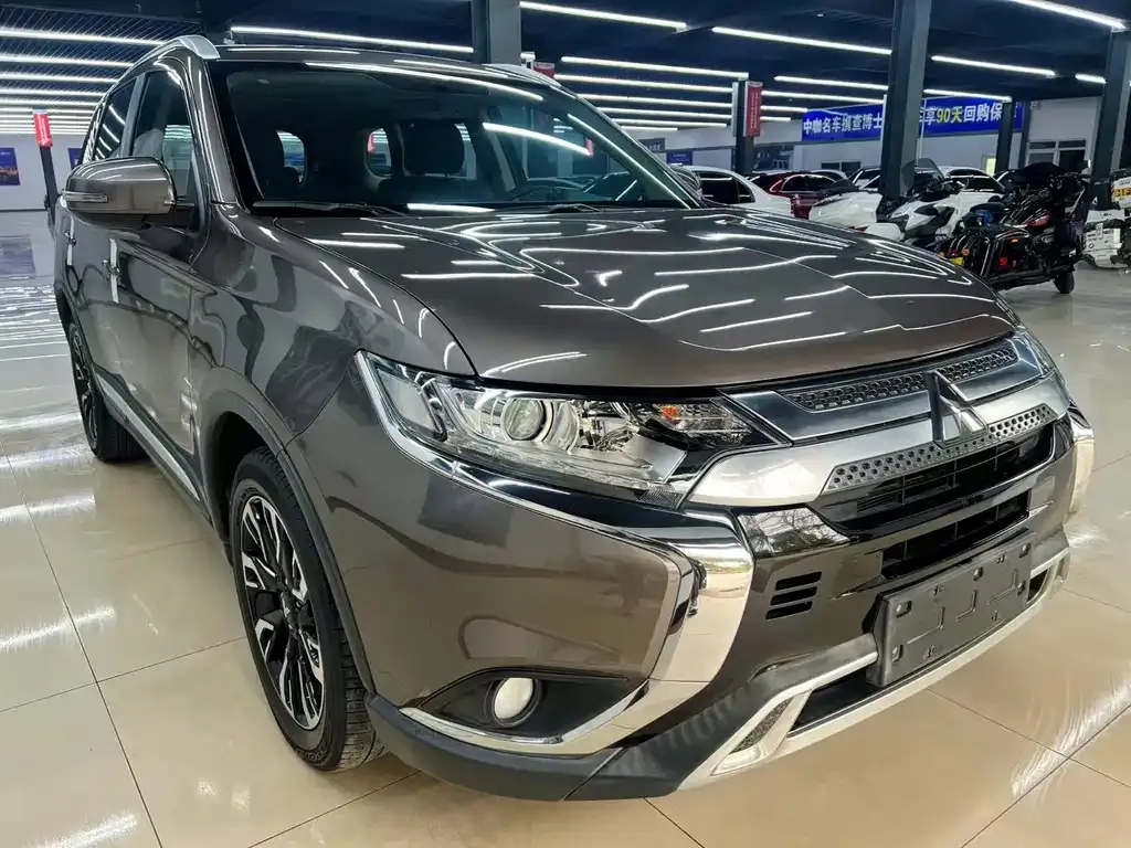 Mitsubishi Outlander — фото 2