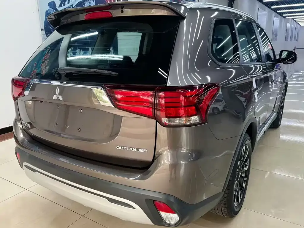 Mitsubishi Outlander — фото 3