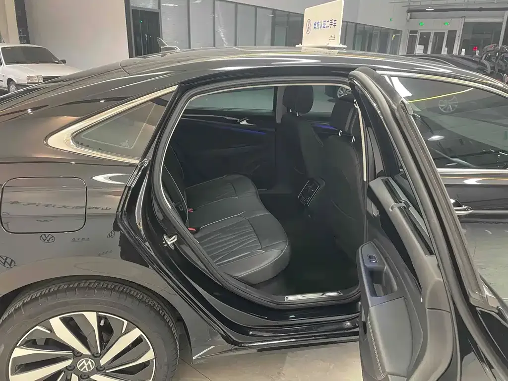 Volkswagen Passat 2023 из CN, фото 10