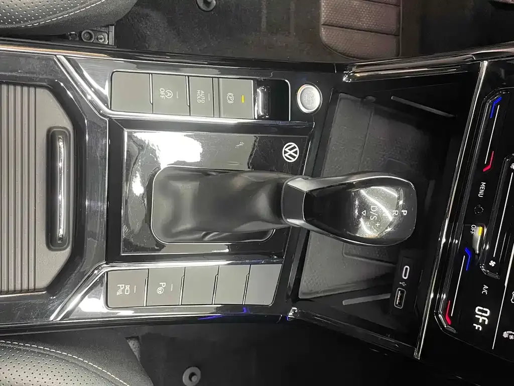 Volkswagen Passat 2023 из CN, фото 7