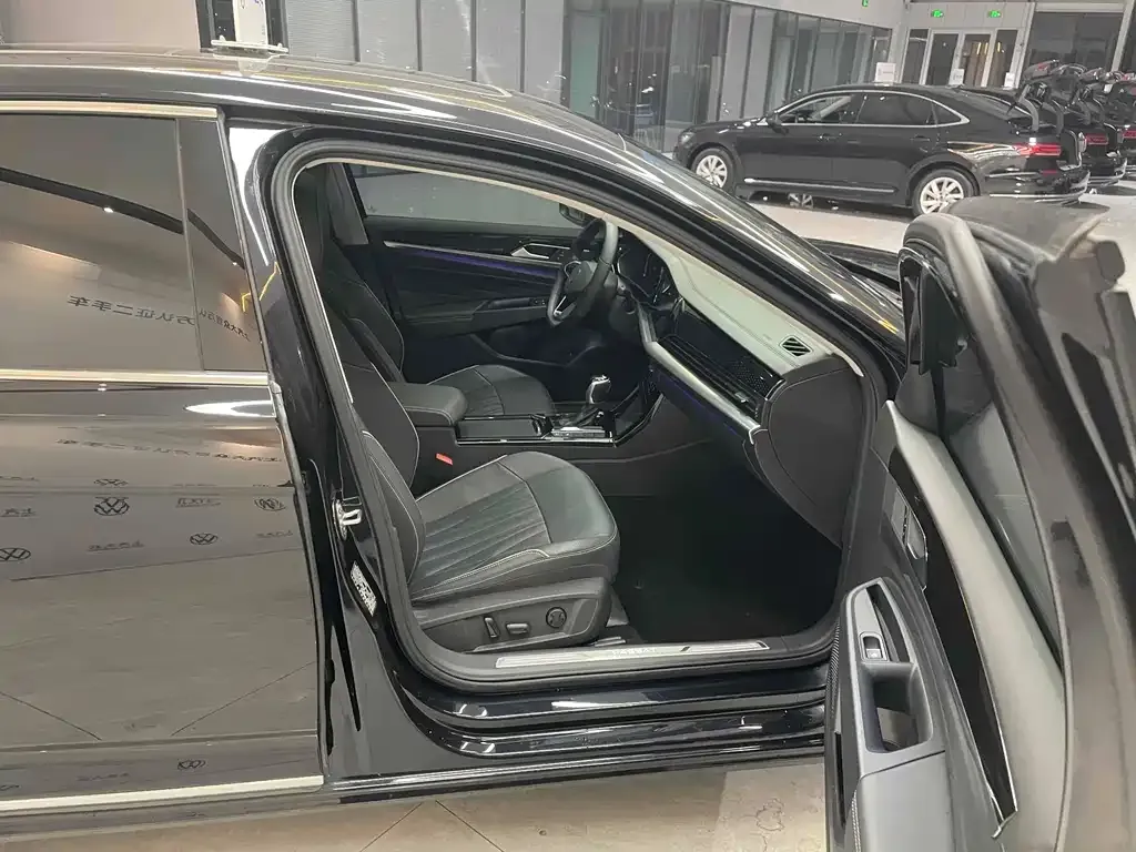 Volkswagen Passat 2023 из CN, фото 9