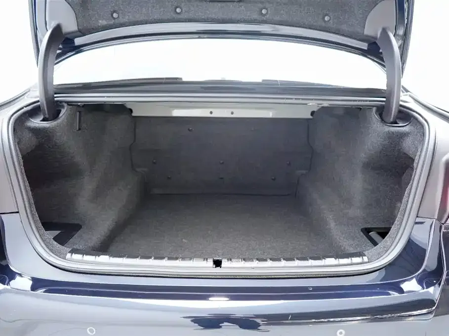 BMW 5 Series 2023 из CN, фото 8
