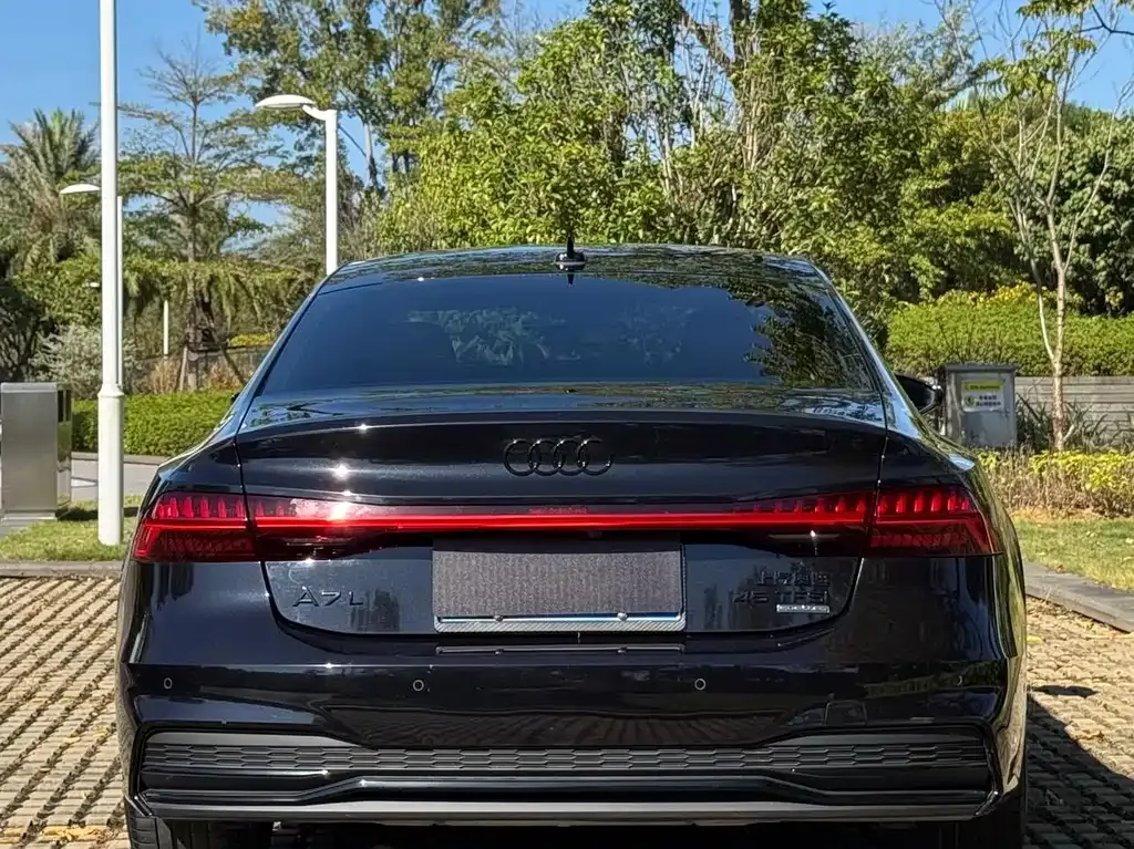 Audi A7L 2023 из CN, фото 2