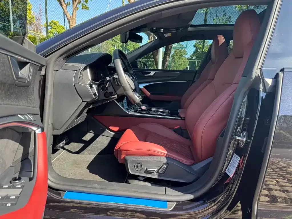 Audi A7L 2023 из CN, фото 5