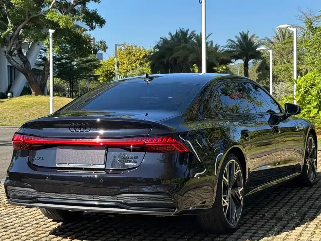 Audi A7L 2023 из CN, фото 6