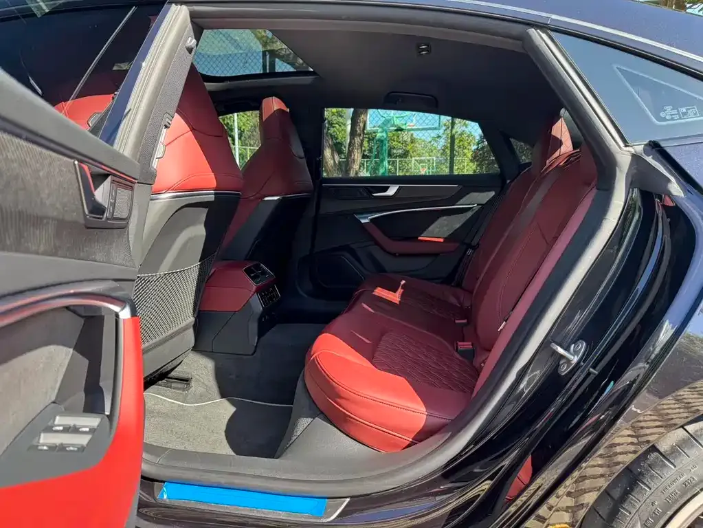Audi A7L 2023 из CN, фото 8