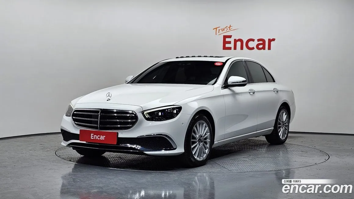 Mercedes-Benz E-Class — фото 1