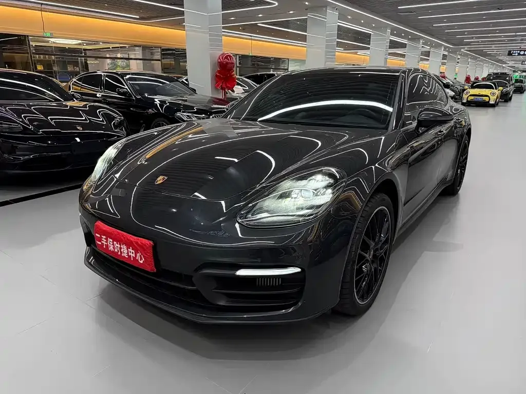 Porsche Panamera — фото 1