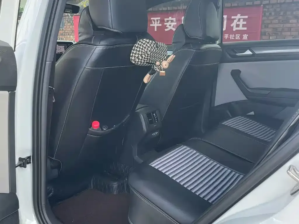 Volkswagen T-Roc 2023 из CN, фото 7