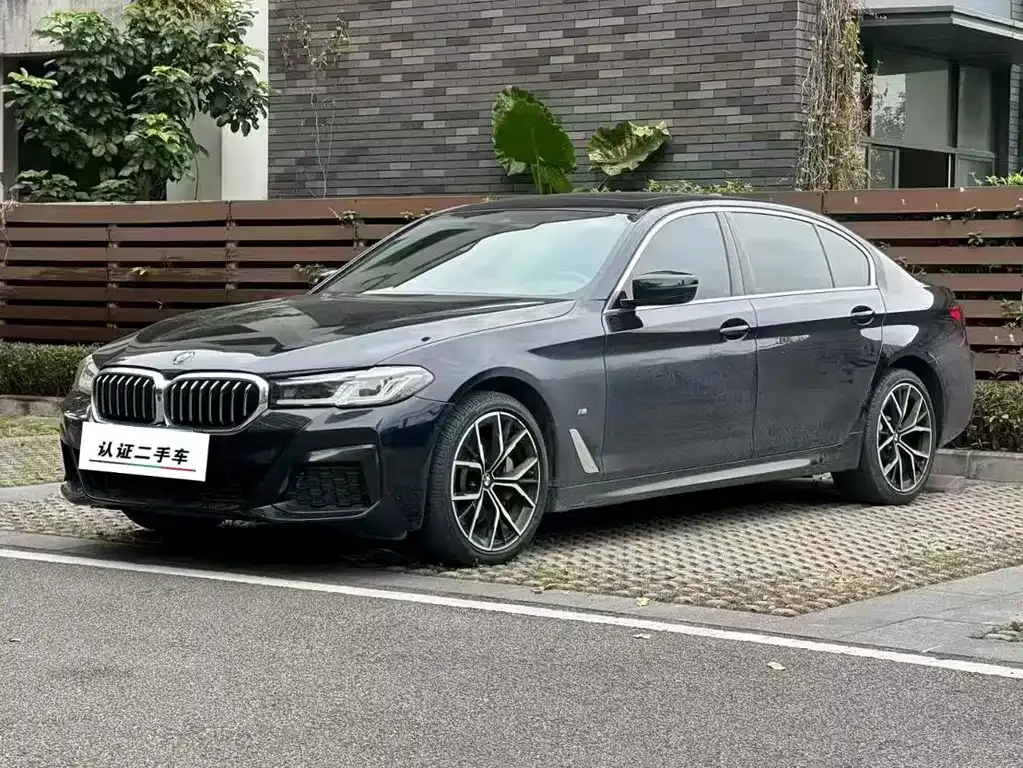 BMW 5 Series — фото 1