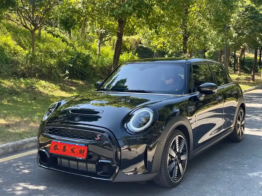 MINI Cooper (3-door) 2024 из CN, фото 1