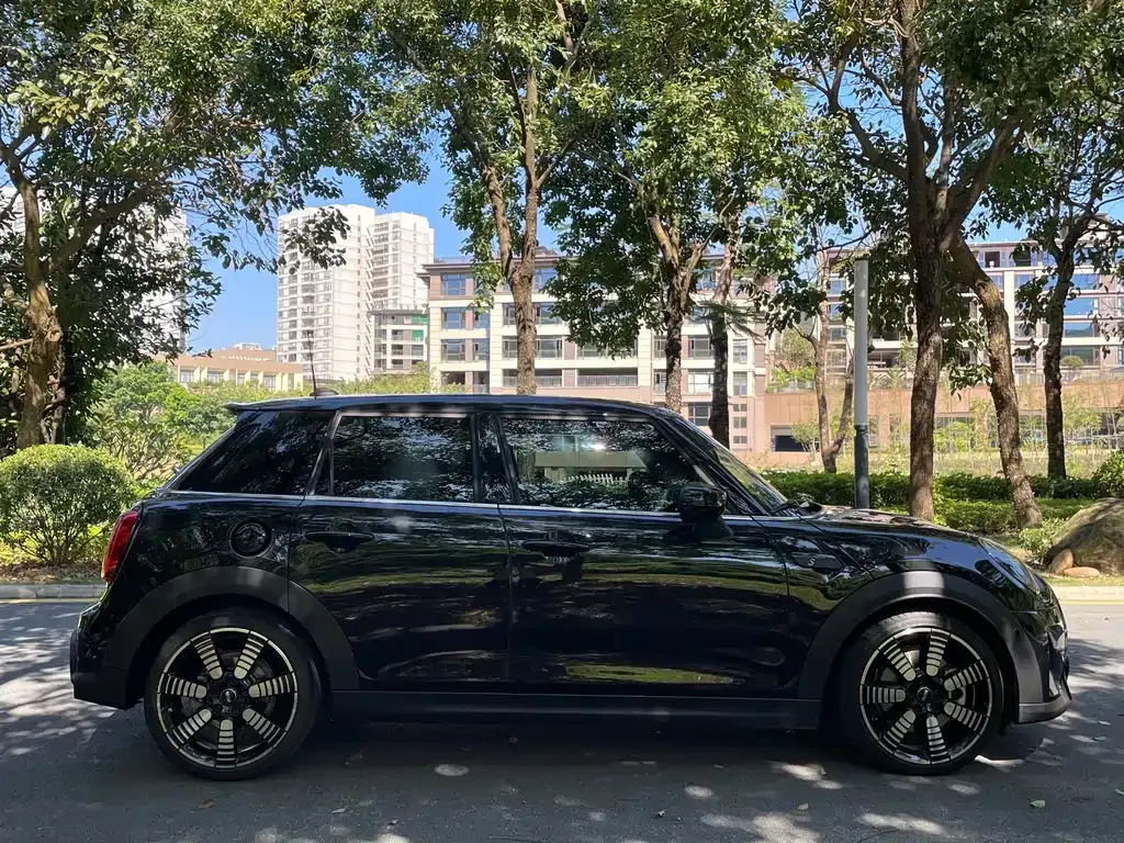 MINI Cooper (3-door) 2024 из CN, фото 9