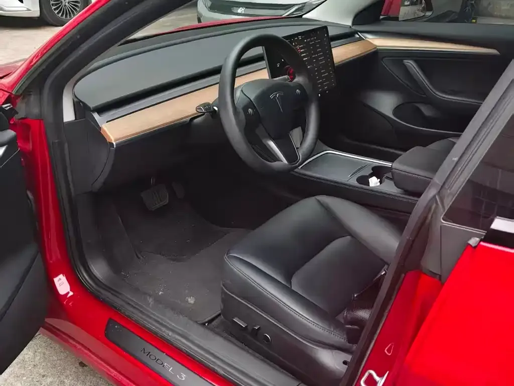 Tesla Model 3 — фото 3