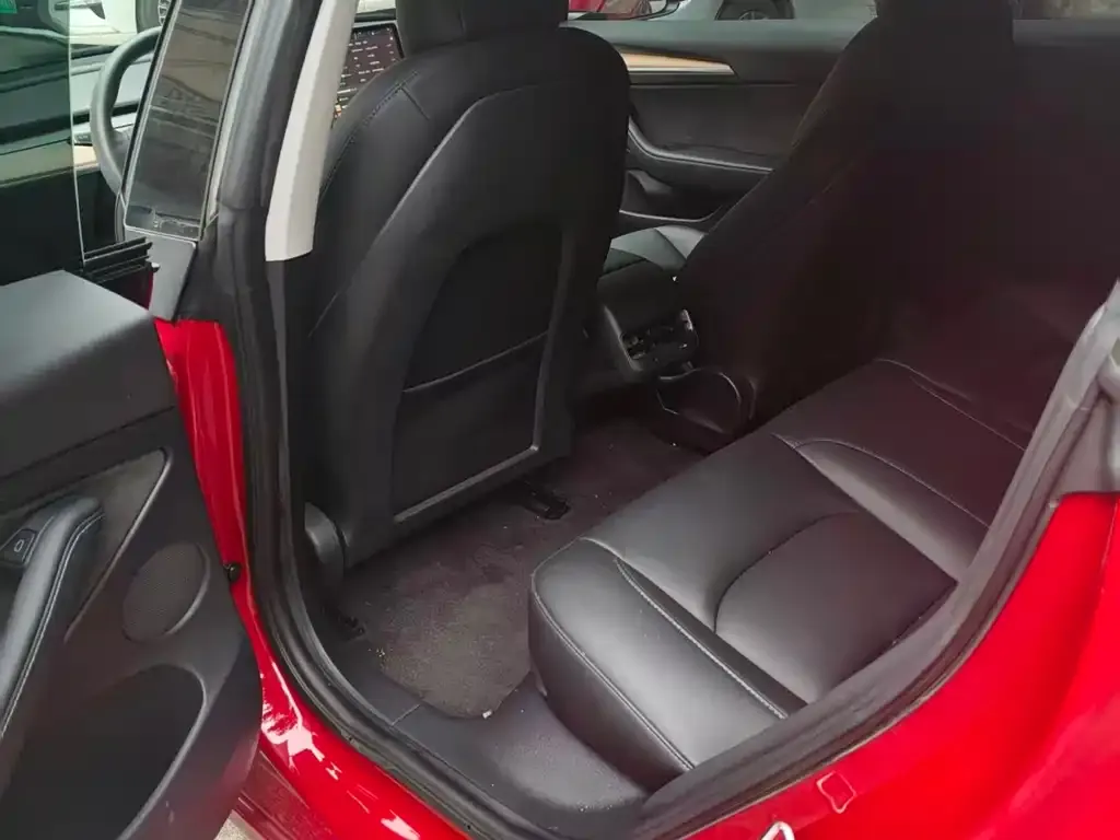 Tesla Model 3 — фото 4