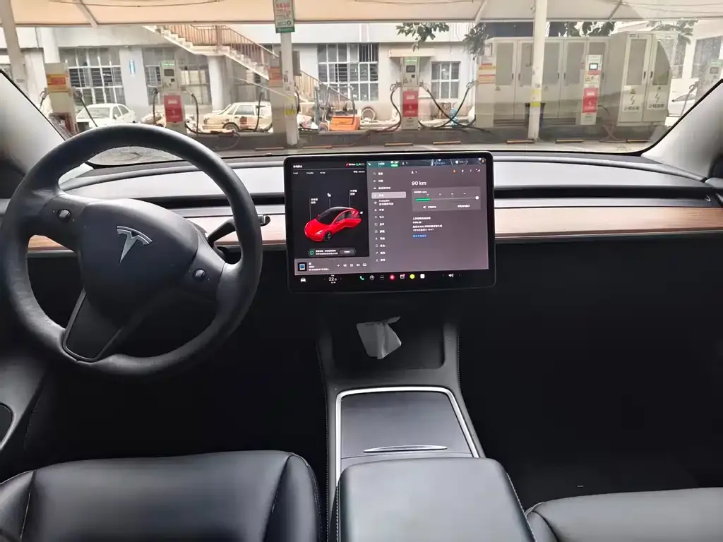 Tesla Model 3 — фото 5