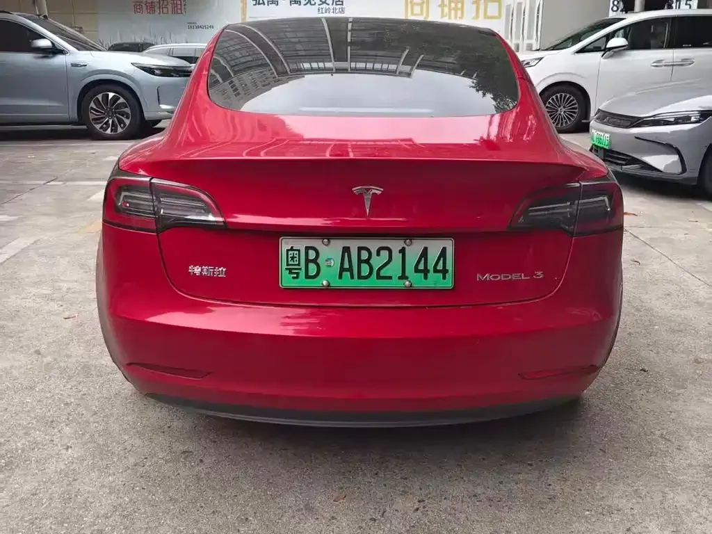 Tesla Model 3 — фото 8