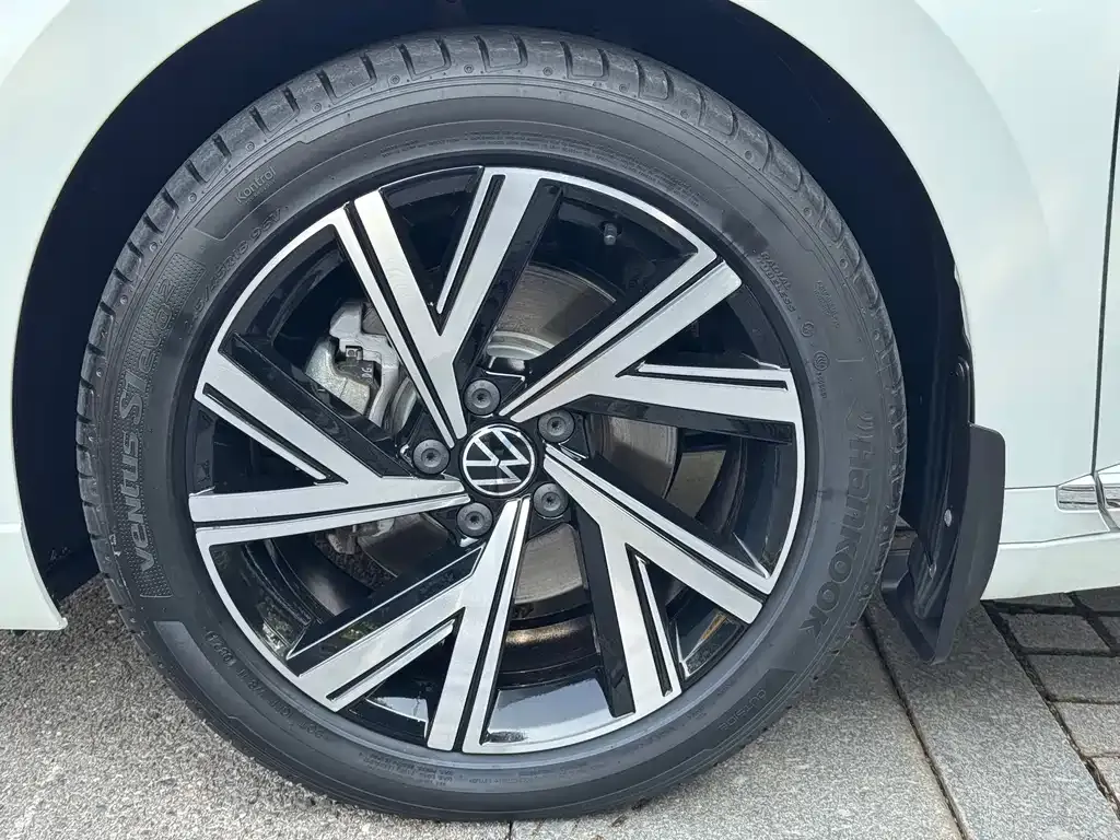 Volkswagen CC 2024 из CN, фото 4