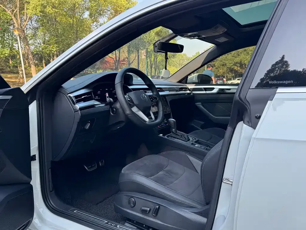 Volkswagen CC 2024 из CN, фото 8