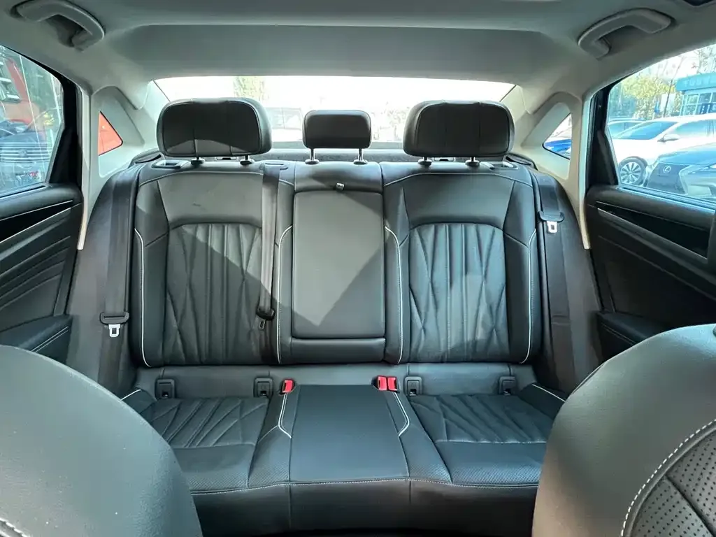 Volkswagen Passat — фото 9