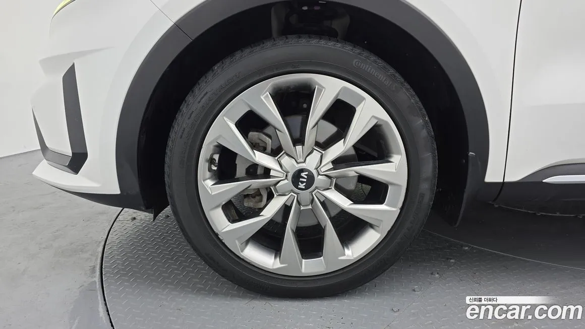 Kia Sorento — фото 5